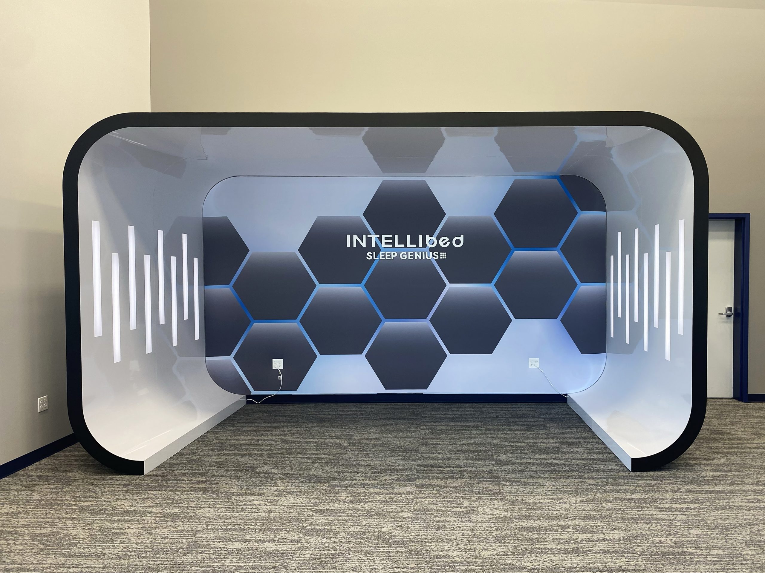 Single sided SEG lightbox branding