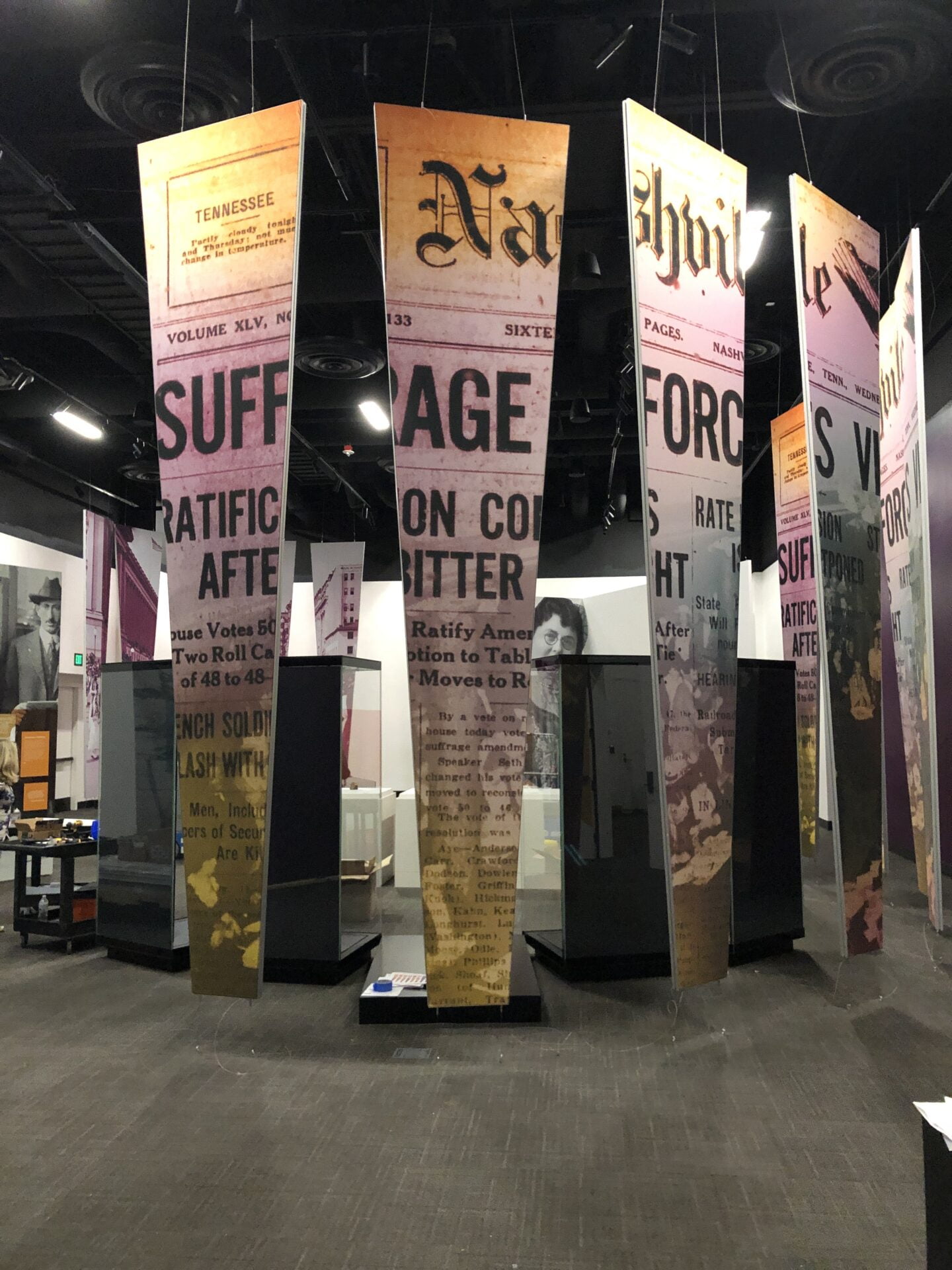 GRAPHICS FOR VISITOR ENVIRONMENTS